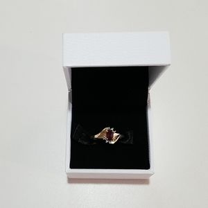 10k yellow gold ring w oval garnet stone